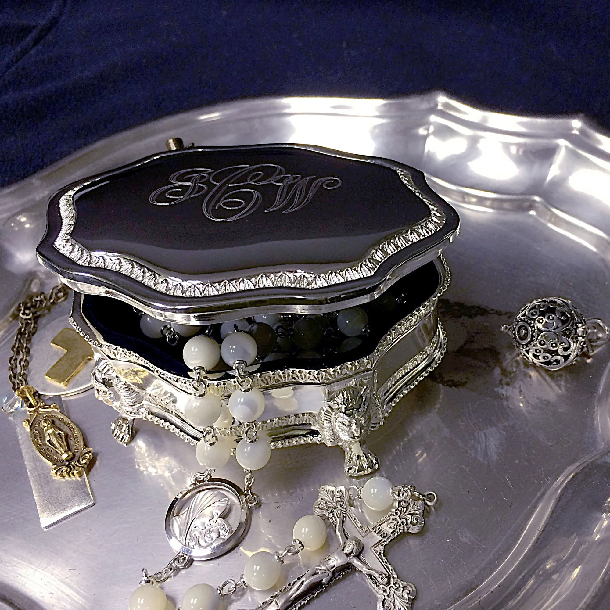 Personalized Victorian Rosary Box - Image 4